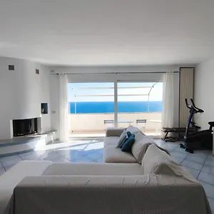 https://attico-stupenda-vista-mare-a-verezzi.hotelitalianriviera.com